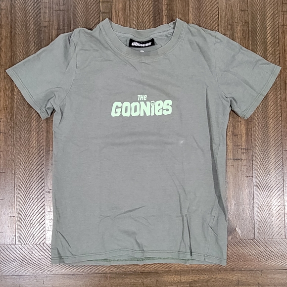 The GOONIES Kids XS Tshirt GREEN - Picture 1 of 6
